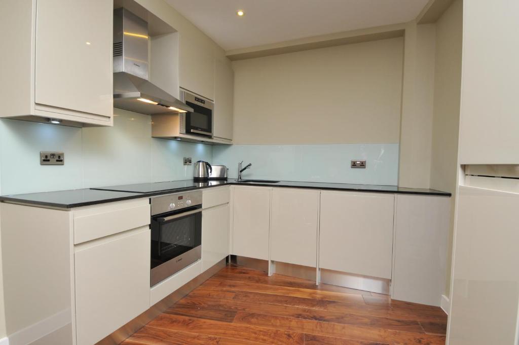 Victoria One Apartment London Room photo